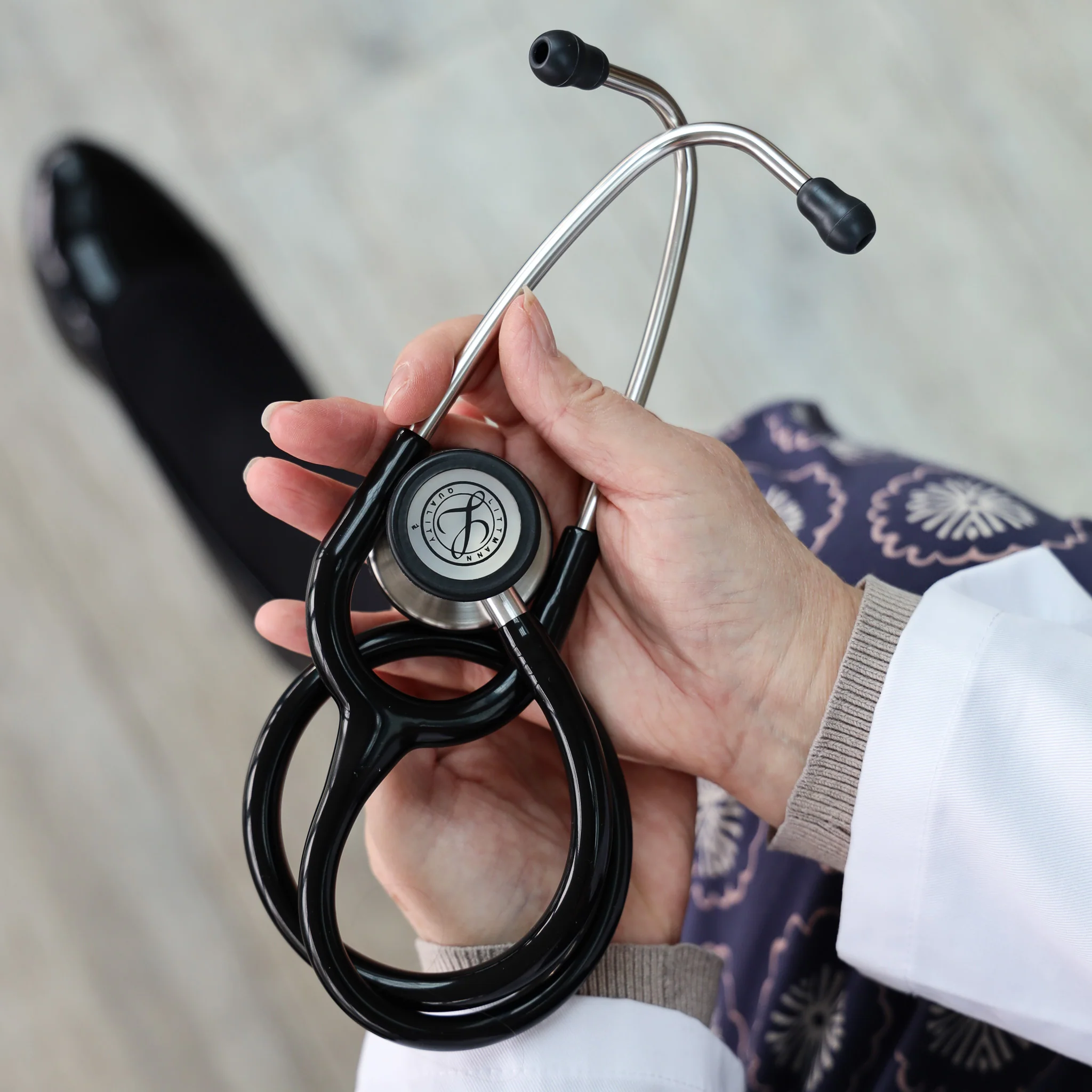 Littmann Classic III Monitoring Stethoscope: Black 5620 - Image 2