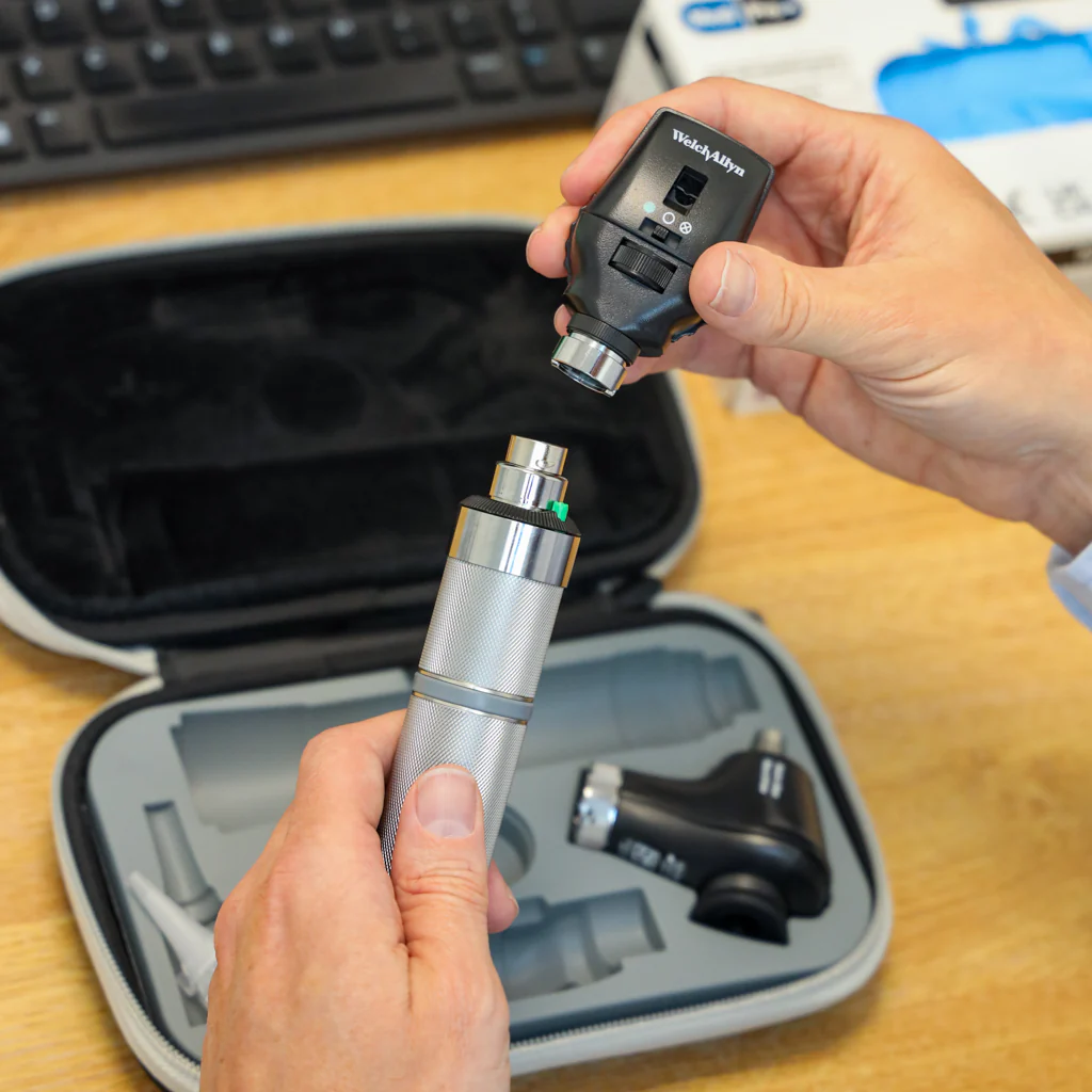 Welch Allyn 3.5V Diagnostic Set - Coaxial LED Opthalmoscope, Basic LED Otoscope, Alkaline C-Cell Battery Handle and Hard Case - Image 3
